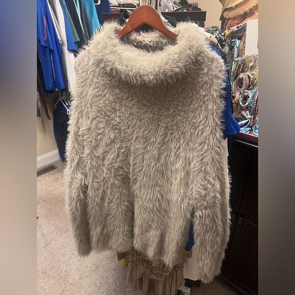 Express furry soft material oversized sweater size xl amazing quality - Picture 2 of 16